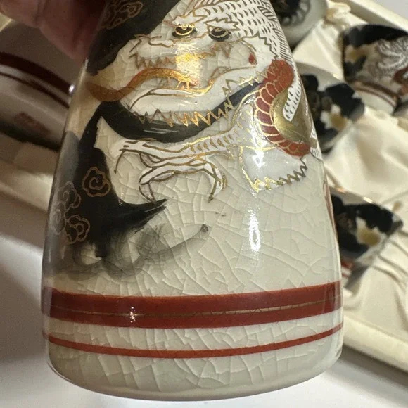 Vintage 1960's Kutani Ware Set Includes 2 Tokkuri, and 5 Matching Cups Ochoko - Picture 8 of 14